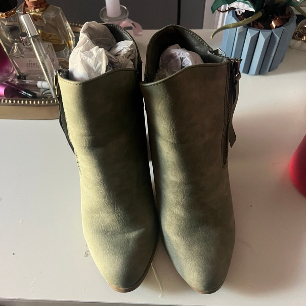 Journee Valley Ankle Boots